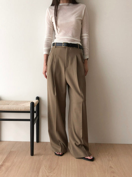 pleated pants