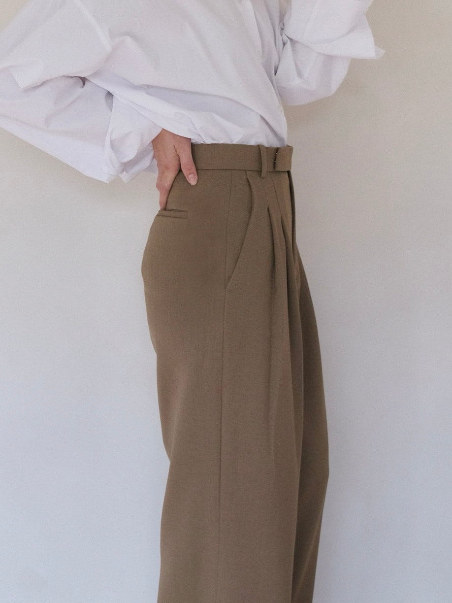 pleated pants