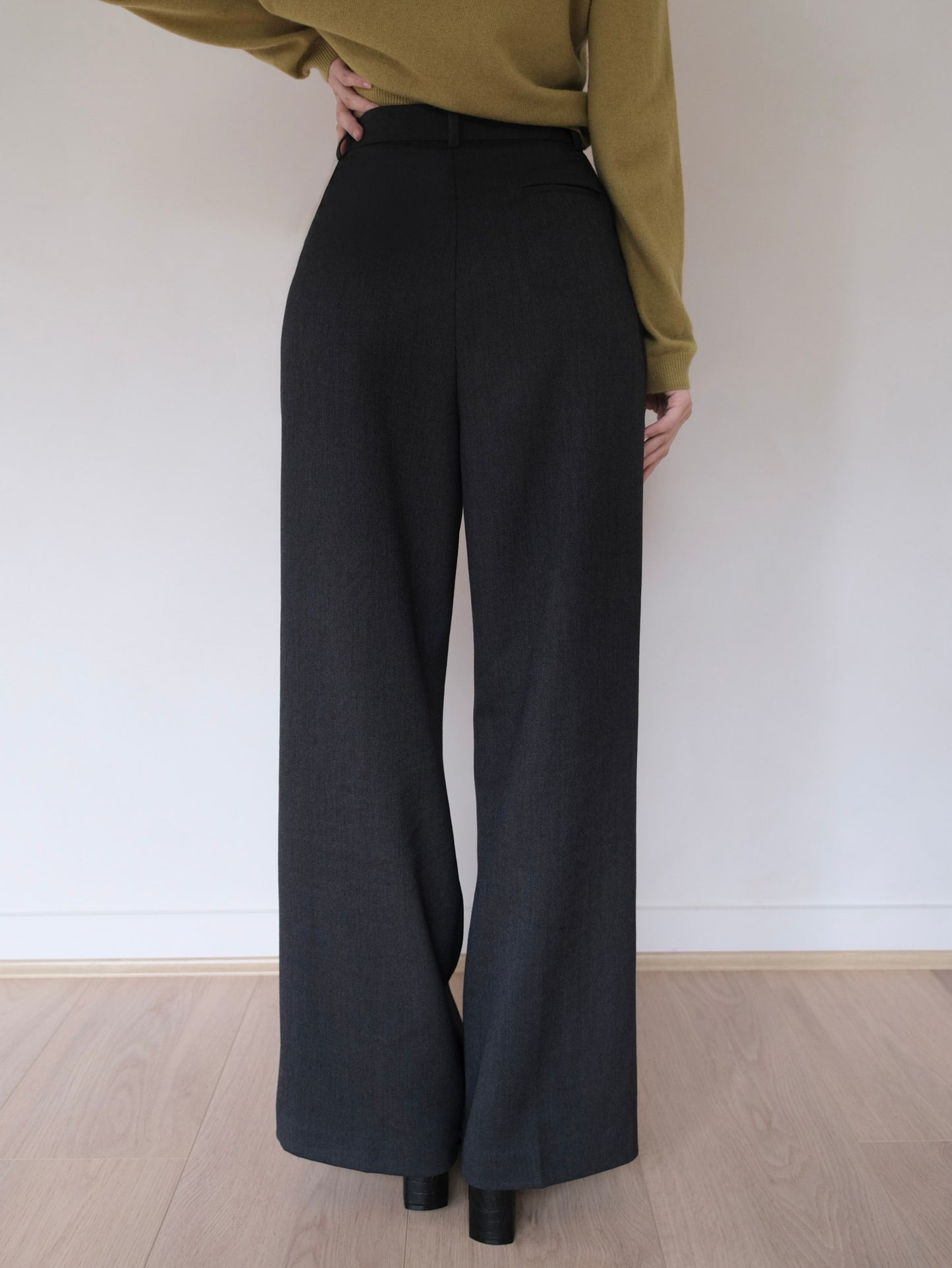 pleated pants