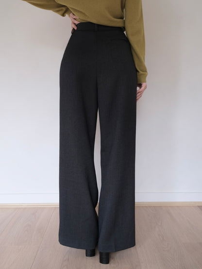 pleated pants