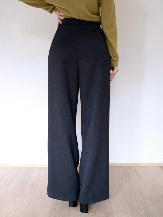pleated pants