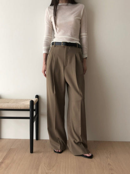 pleated pants