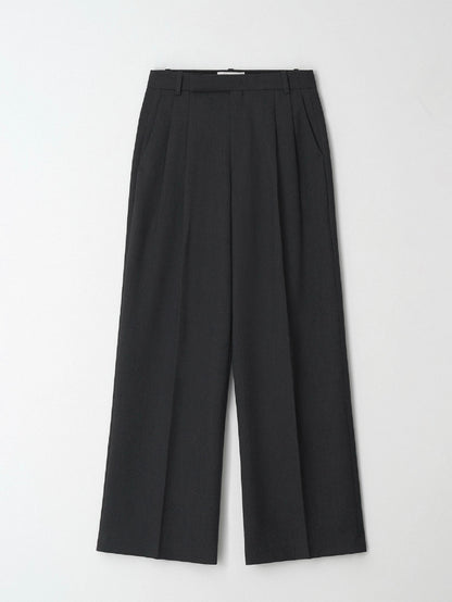 pleated pants